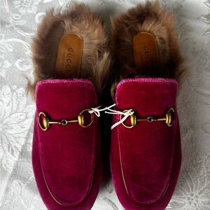 Gucci Fuchsia Princetown Velvet Loafers with Fur Trim